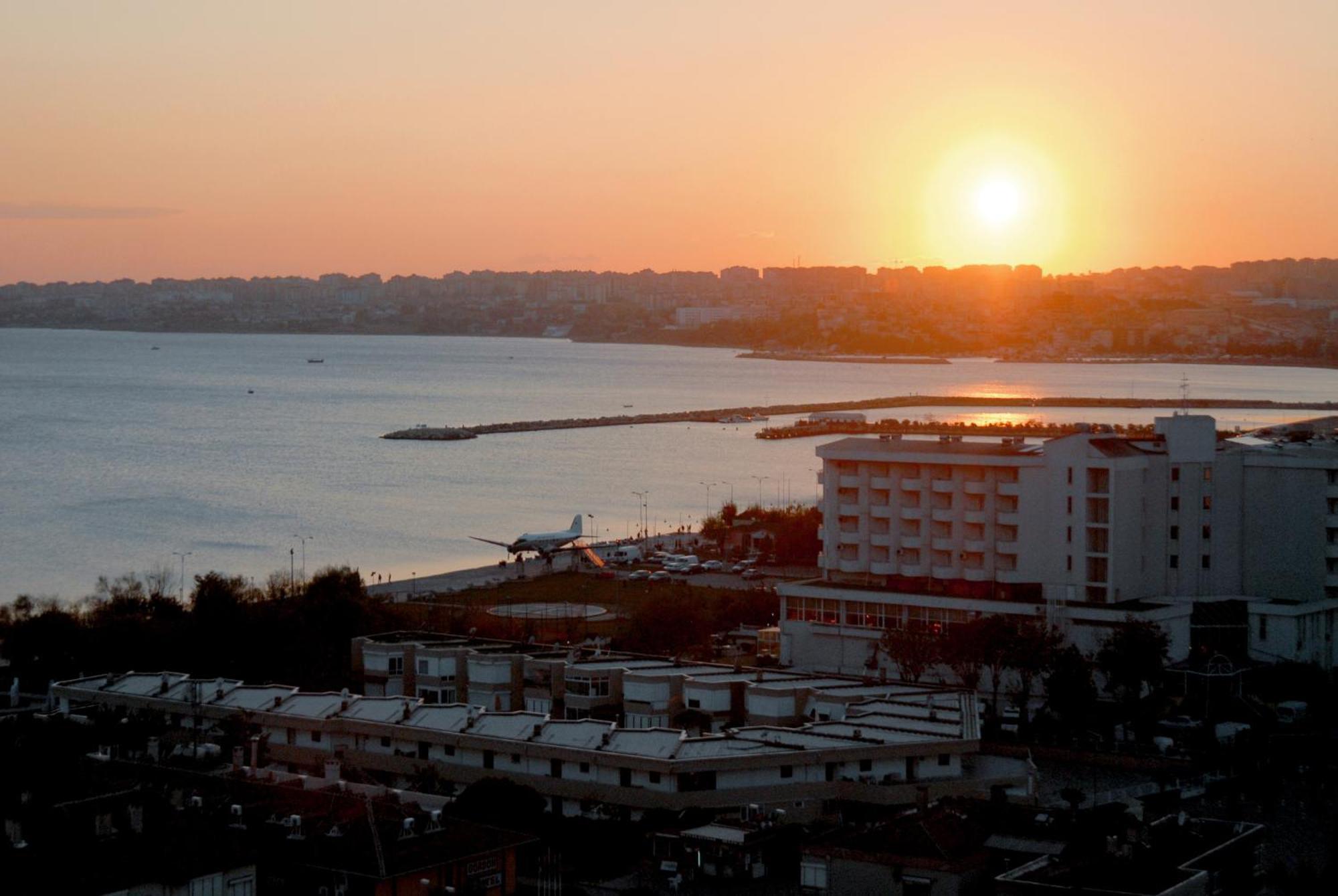 Eser Premium Hotel & Spa Бююкчекмедже Екстер'єр фото Sunset over the Gulf of Chania