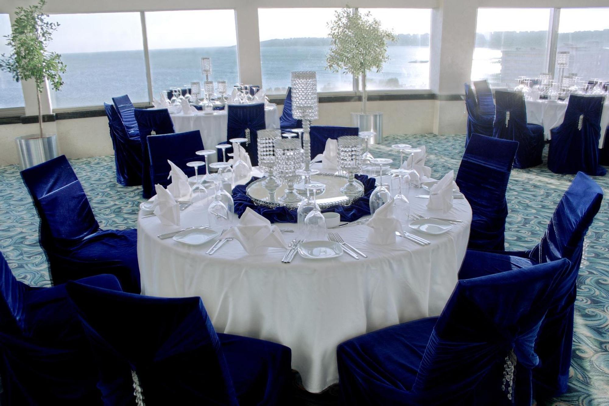 Eser Premium Hotel & Spa Бююкчекмедже Екстер'єр фото A table set for a formal dinner