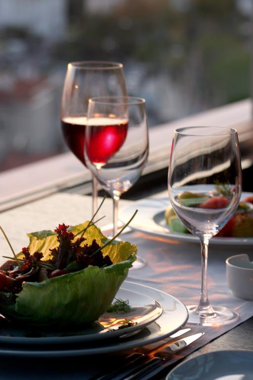 Eser Premium Hotel & Spa Бююкчекмедже Екстер'єр фото Wine glasses