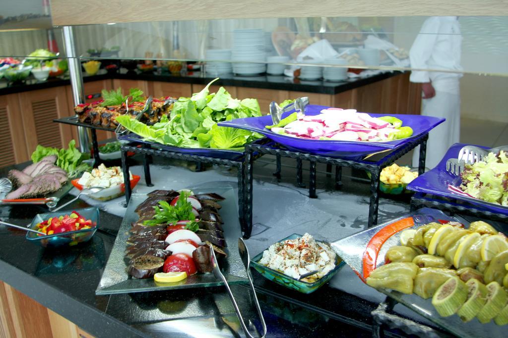 Eser Premium Hotel & Spa Бююкчекмедже Екстер'єр фото A salad bar