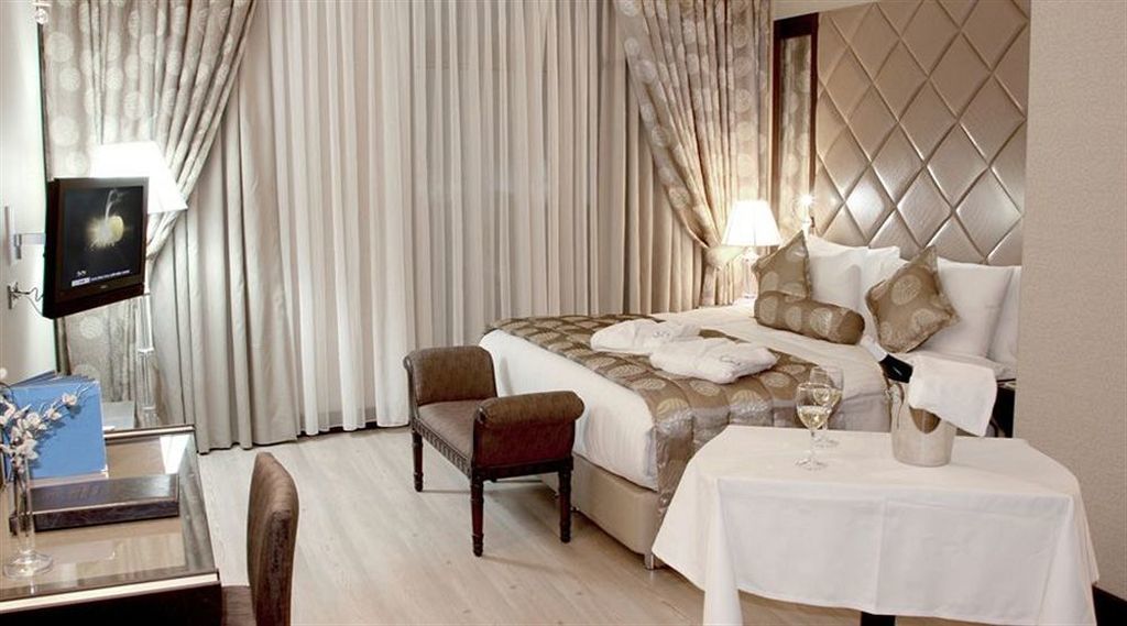 Eser Premium Hotel & Spa Бююкчекмедже Екстер'єр фото A bedroom at the hotel