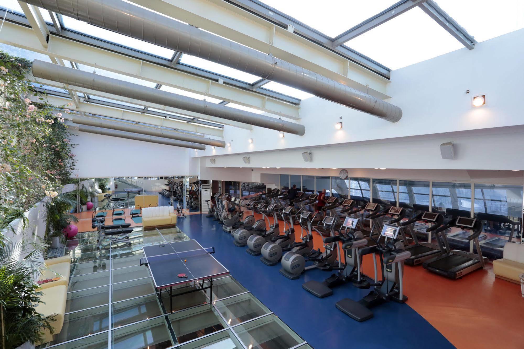 Eser Premium Hotel & Spa Бююкчекмедже Екстер'єр фото The Sports and Leisure Centre
